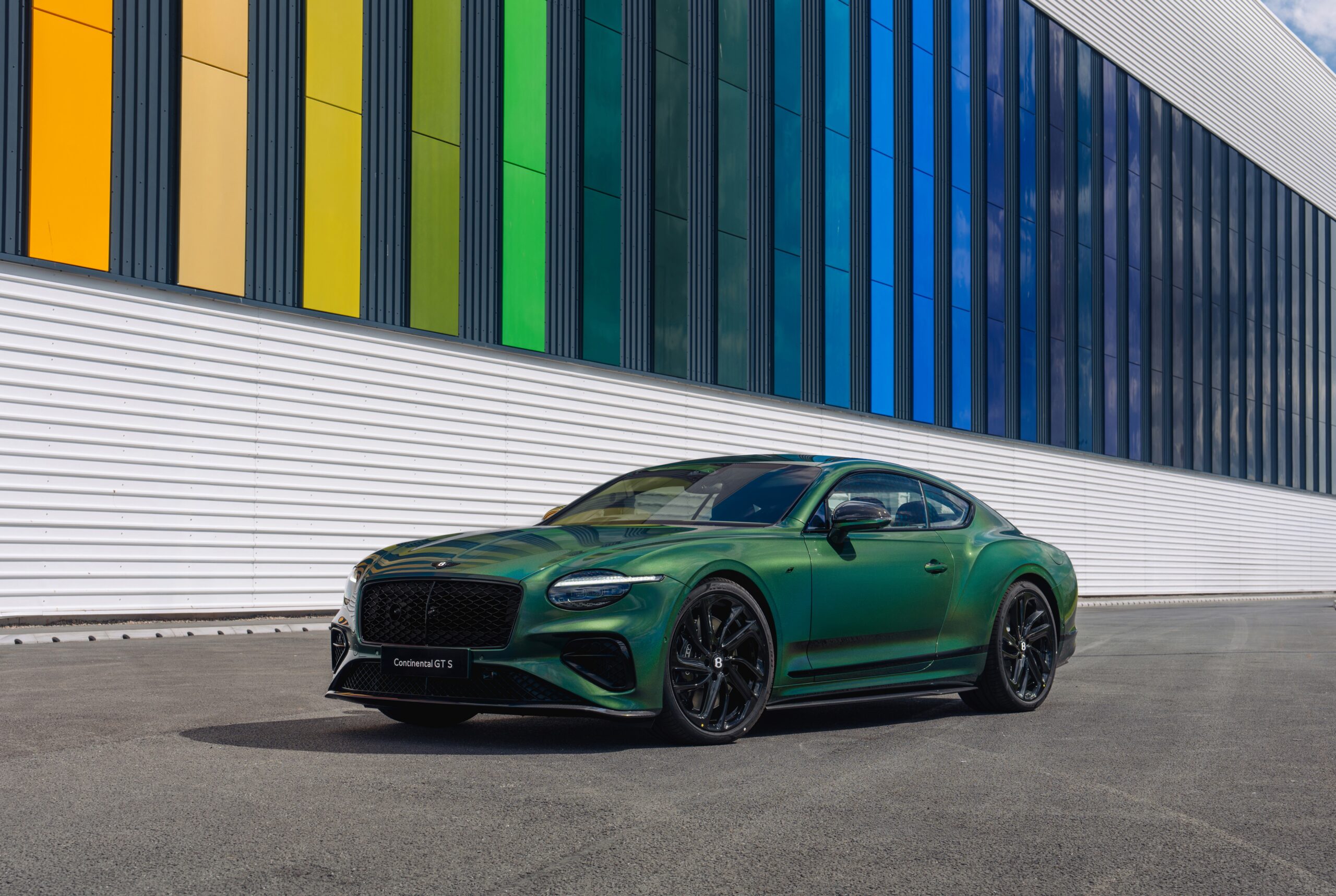 Bentley’s new state-of-the-art Paint Shop begins operations with launch of new Spectraflair finish